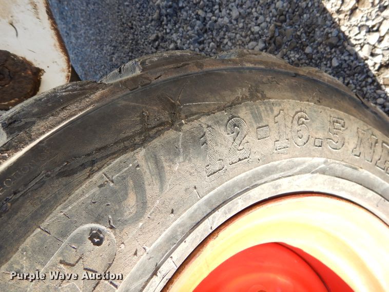 image for item EY9389 2004 Bobcat S300 skid steer