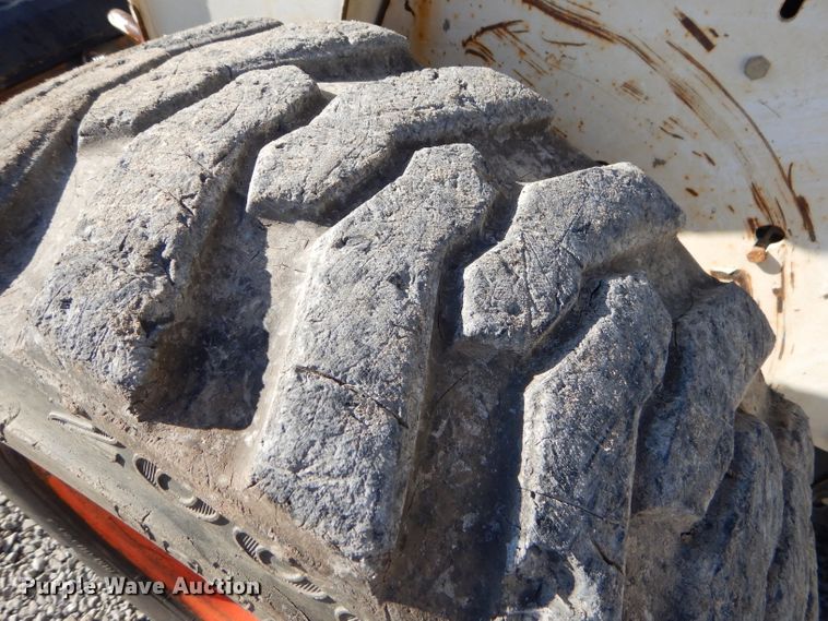 image for item EY9389 2004 Bobcat S300 skid steer