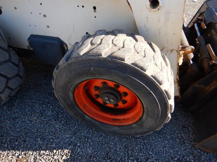 image for item EY9389 2004 Bobcat S300 skid steer