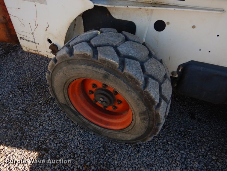 image for item EY9389 2004 Bobcat S300 skid steer