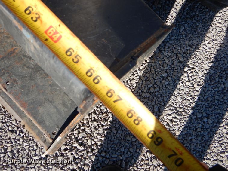 image for item EY9389 2004 Bobcat S300 skid steer