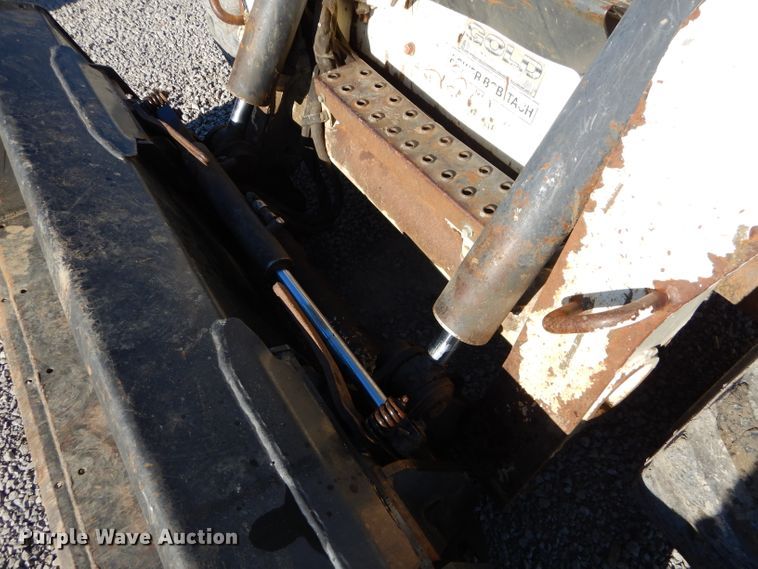 image for item EY9389 2004 Bobcat S300 skid steer