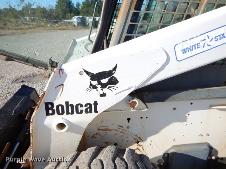 image for item EY9389 2004 Bobcat S300 skid steer