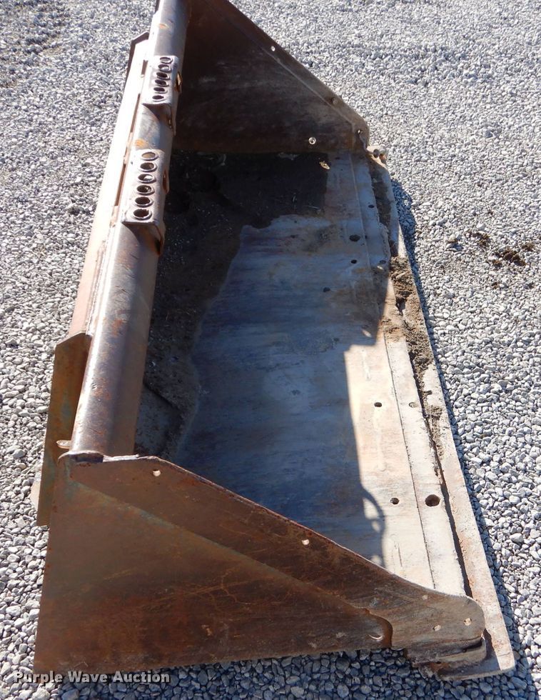 image for item EY9389 2004 Bobcat S300 skid steer