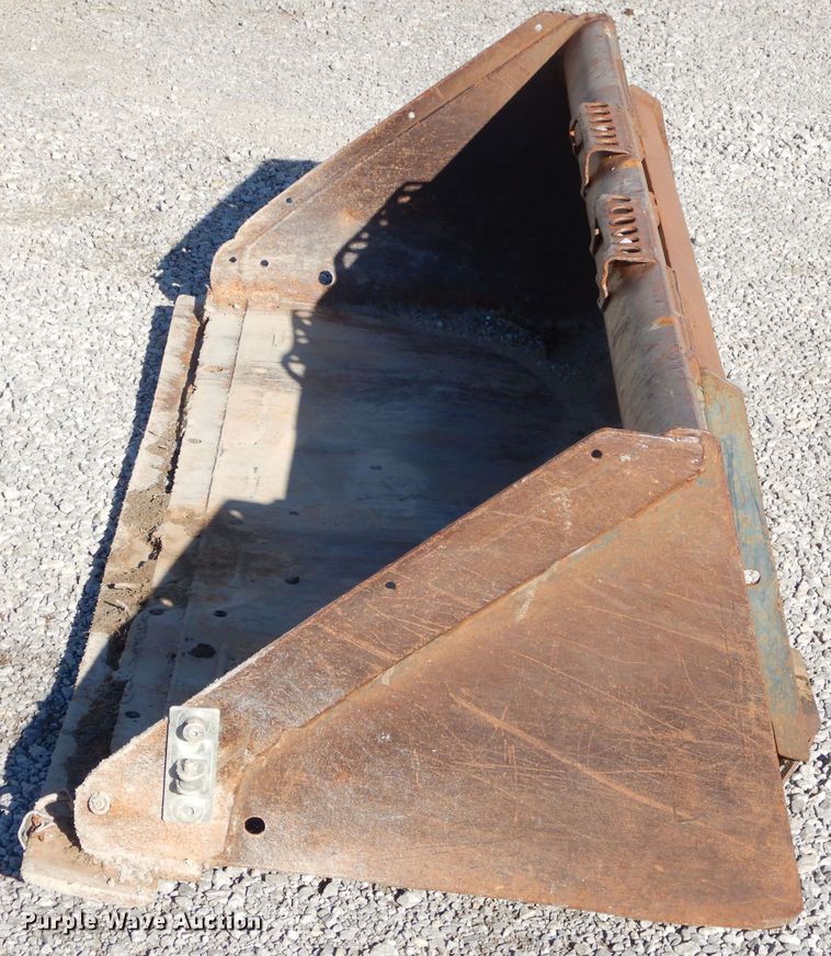 image for item EY9389 2004 Bobcat S300 skid steer