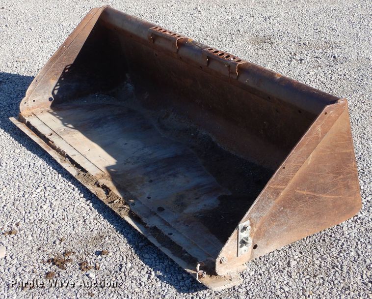 image for item EY9389 2004 Bobcat S300 skid steer