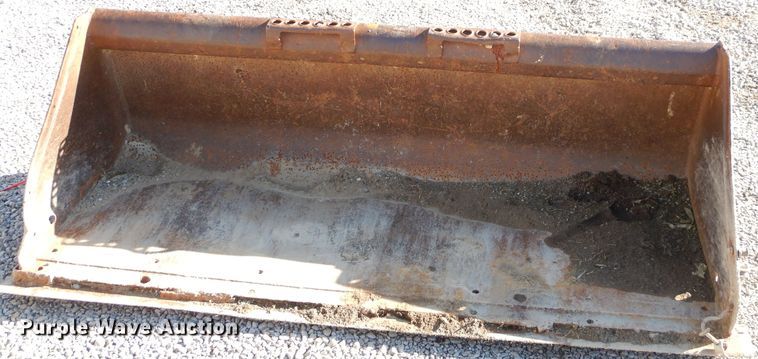 image for item EY9389 2004 Bobcat S300 skid steer