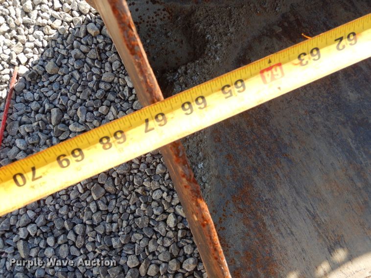 image for item EY9389 2004 Bobcat S300 skid steer