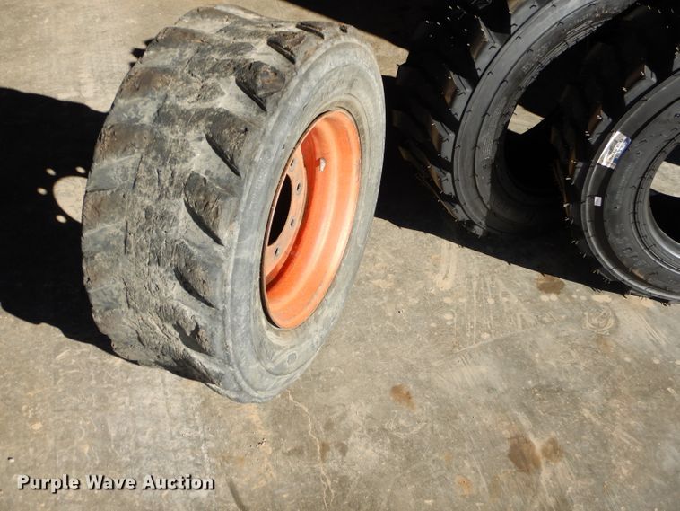 image for item EY9389 2004 Bobcat S300 skid steer