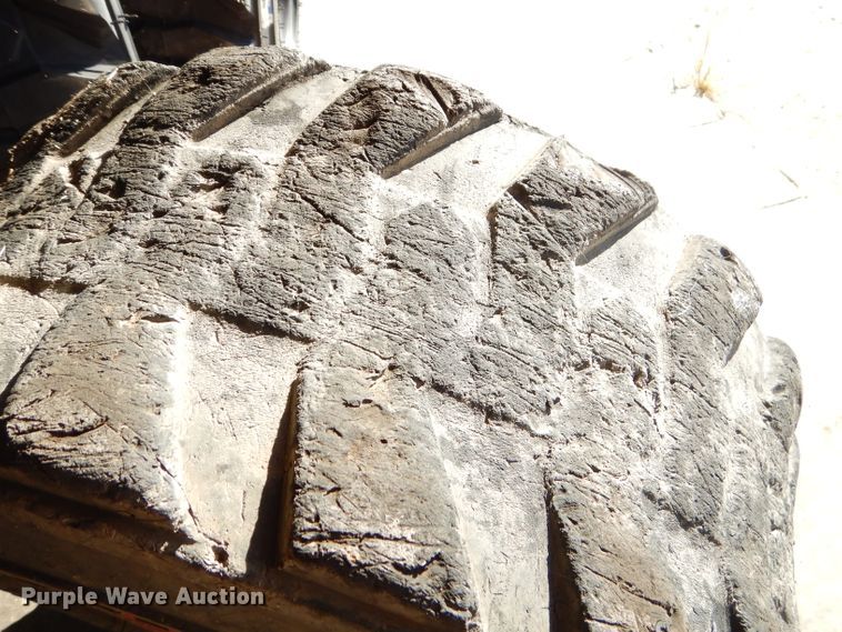 image for item EY9389 2004 Bobcat S300 skid steer