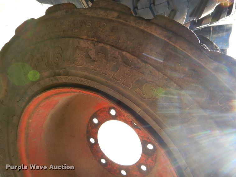 image for item EY9389 2004 Bobcat S300 skid steer