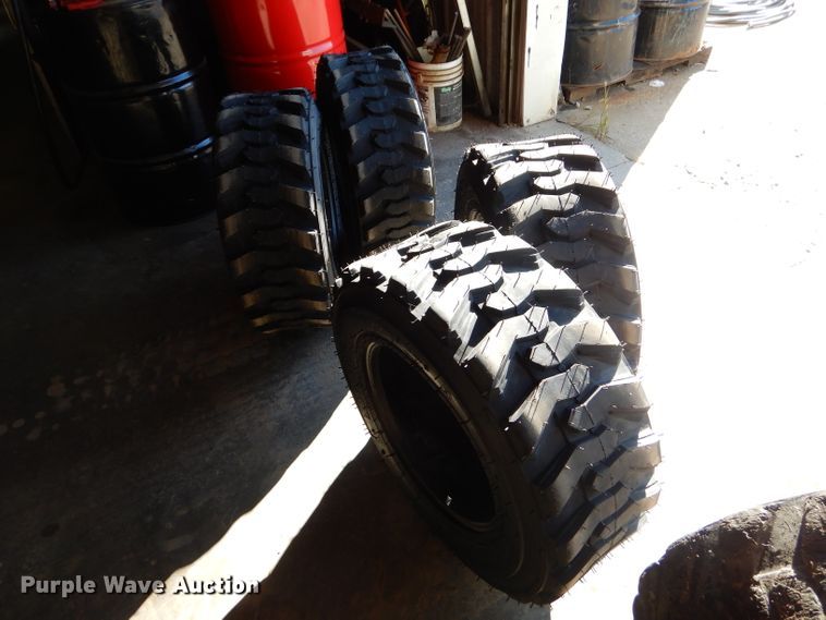 image for item EY9389 2004 Bobcat S300 skid steer