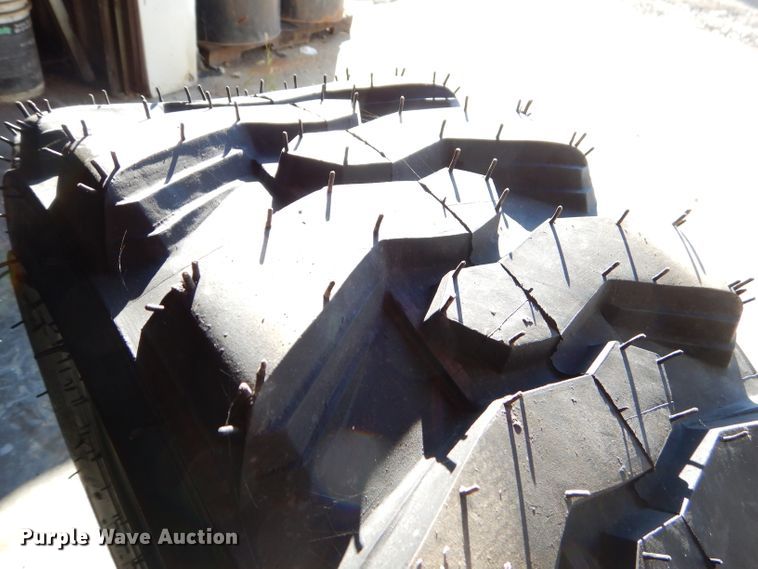 image for item EY9389 2004 Bobcat S300 skid steer