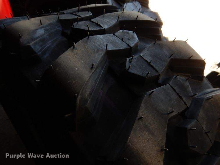 image for item EY9389 2004 Bobcat S300 skid steer