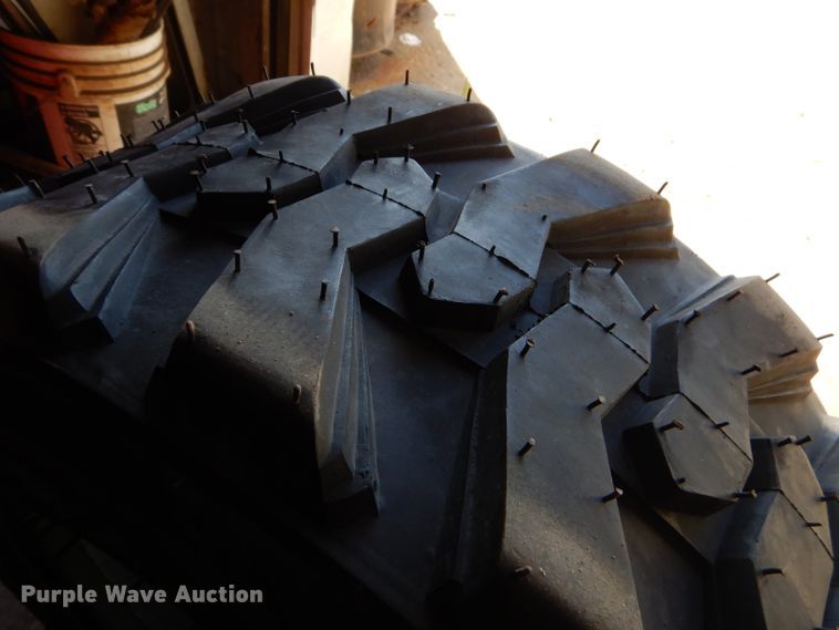 image for item EY9389 2004 Bobcat S300 skid steer