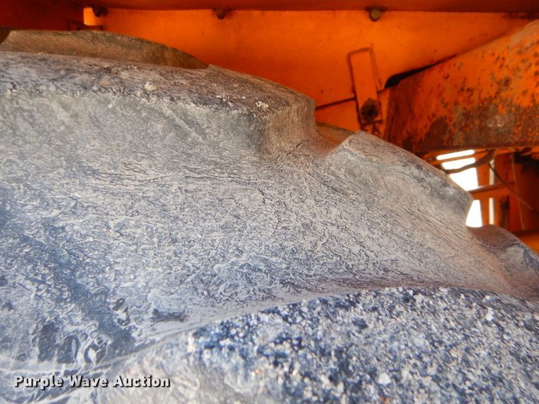 image for item FC9990 1979 John Deere 762 conventional scraper