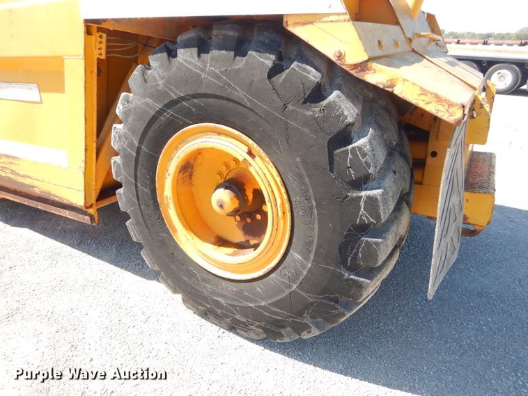 image for item FC9990 1979 John Deere 762 conventional scraper