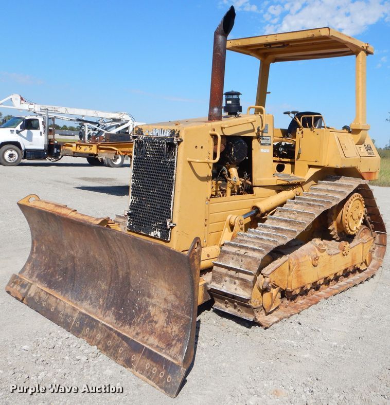 image for item FC9991 1987 Caterpillar D4H dozer