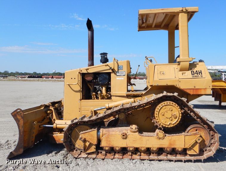 image for item FC9991 1987 Caterpillar D4H dozer
