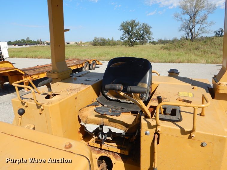 image for item FC9991 1987 Caterpillar D4H dozer