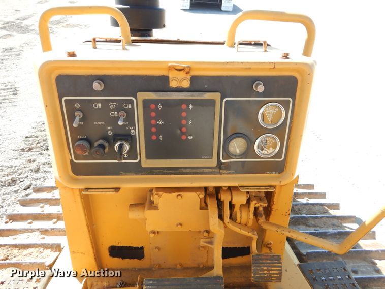 image for item FC9991 1987 Caterpillar D4H dozer
