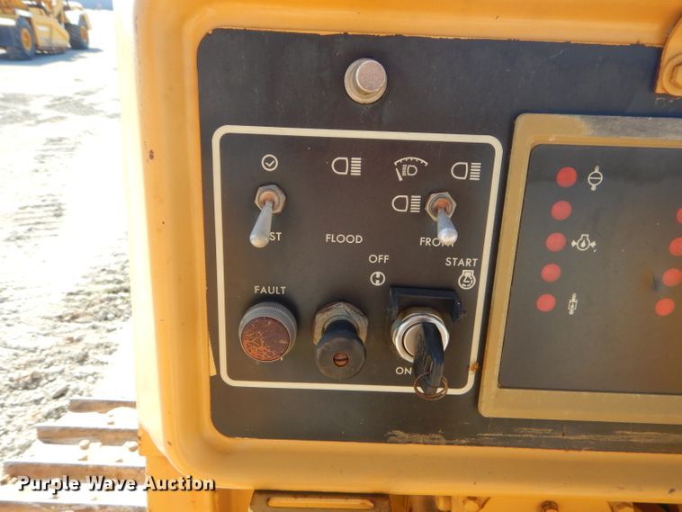 image for item FC9991 1987 Caterpillar D4H dozer