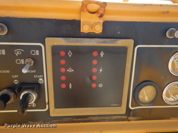 image for item FC9991 1987 Caterpillar D4H dozer