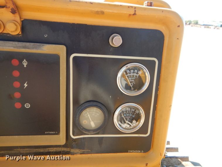 image for item FC9991 1987 Caterpillar D4H dozer