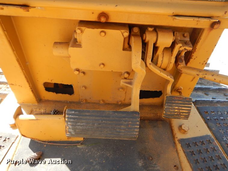 image for item FC9991 1987 Caterpillar D4H dozer