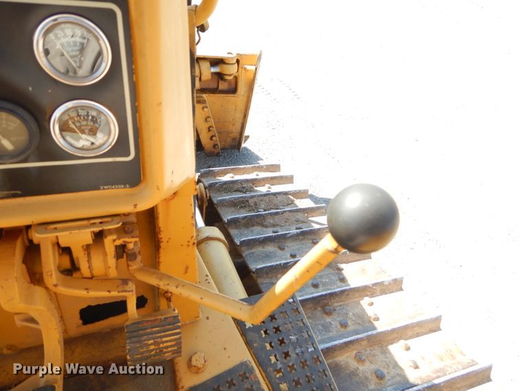 image for item FC9991 1987 Caterpillar D4H dozer