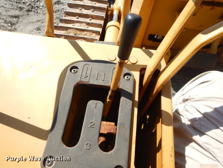 image for item FC9991 1987 Caterpillar D4H dozer
