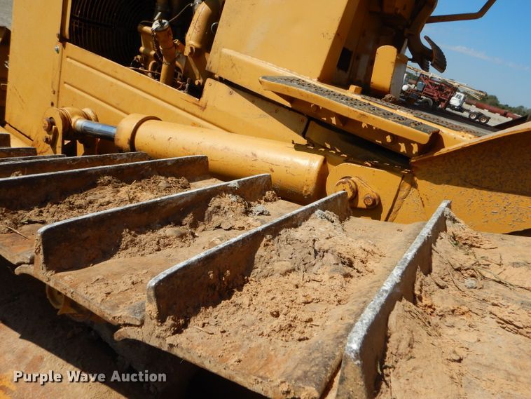 image for item FC9991 1987 Caterpillar D4H dozer