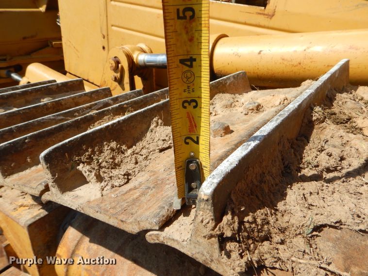 image for item FC9991 1987 Caterpillar D4H dozer