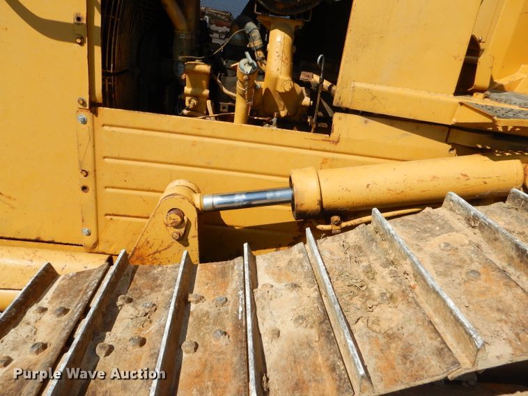 image for item FC9991 1987 Caterpillar D4H dozer