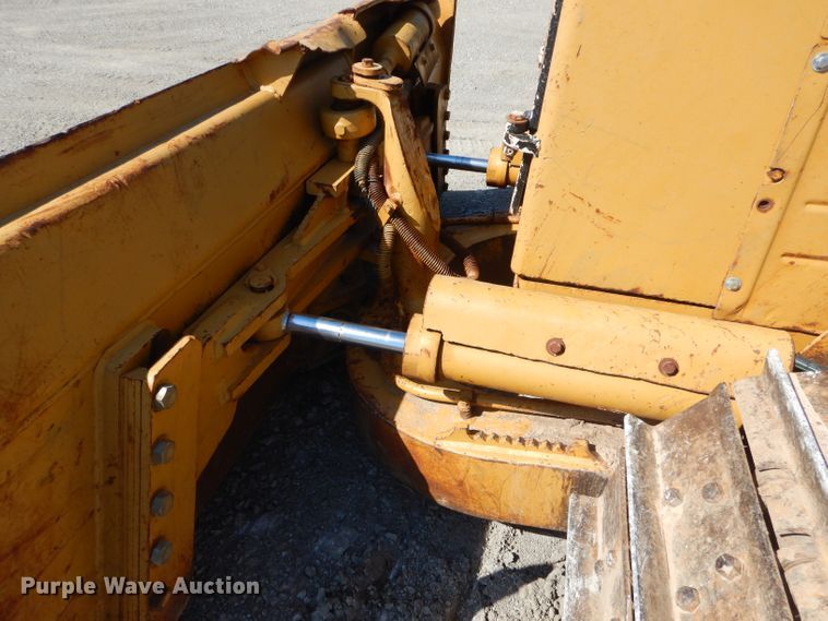 image for item FC9991 1987 Caterpillar D4H dozer