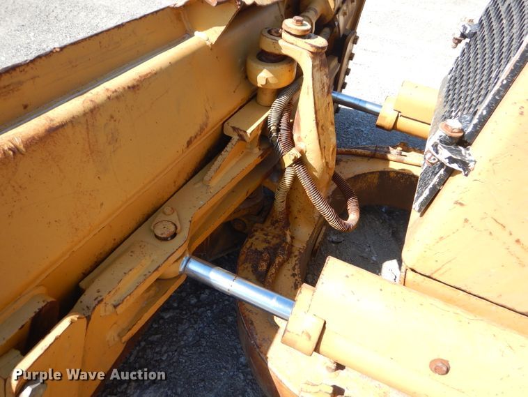 image for item FC9991 1987 Caterpillar D4H dozer
