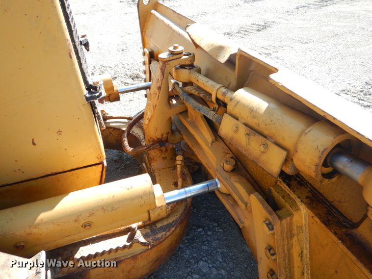 image for item FC9991 1987 Caterpillar D4H dozer