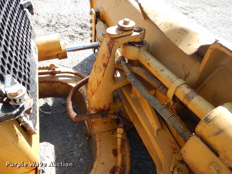 image for item FC9991 1987 Caterpillar D4H dozer