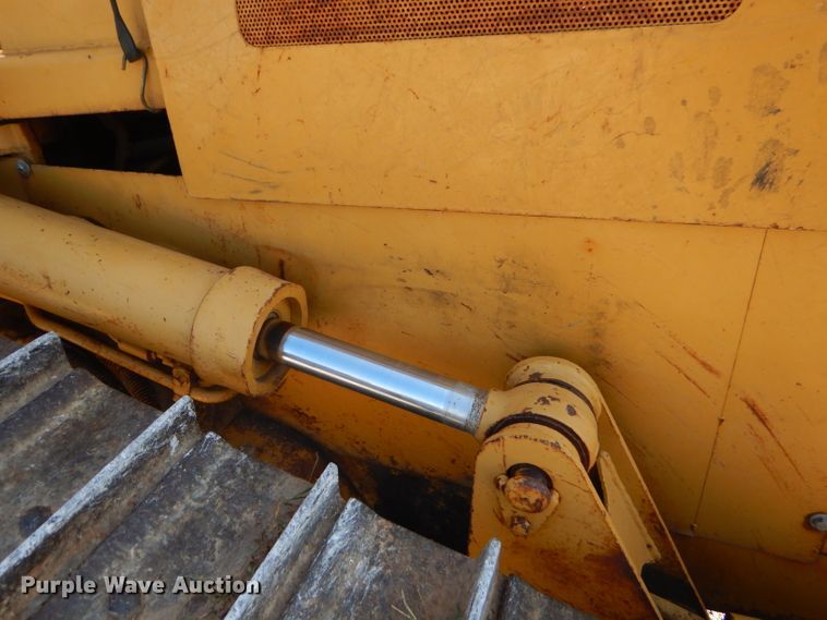 image for item FC9991 1987 Caterpillar D4H dozer