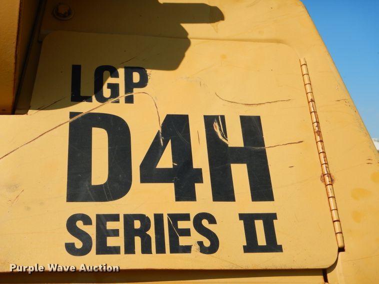 image for item FC9991 1987 Caterpillar D4H dozer