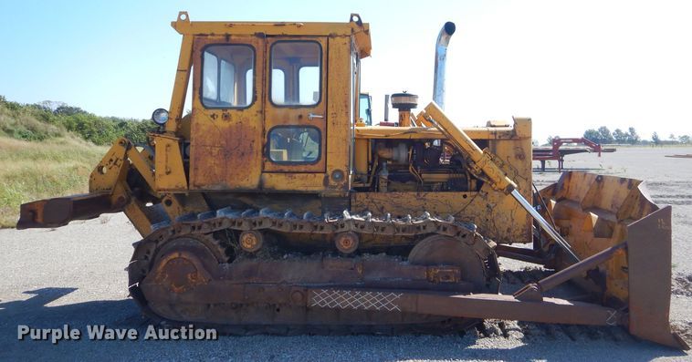 image for item FC9992 1976 Caterpillar D5 dozer