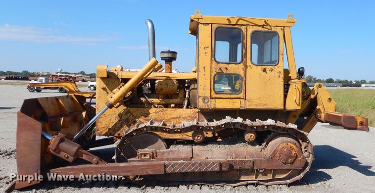 image for item FC9992 1976 Caterpillar D5 dozer