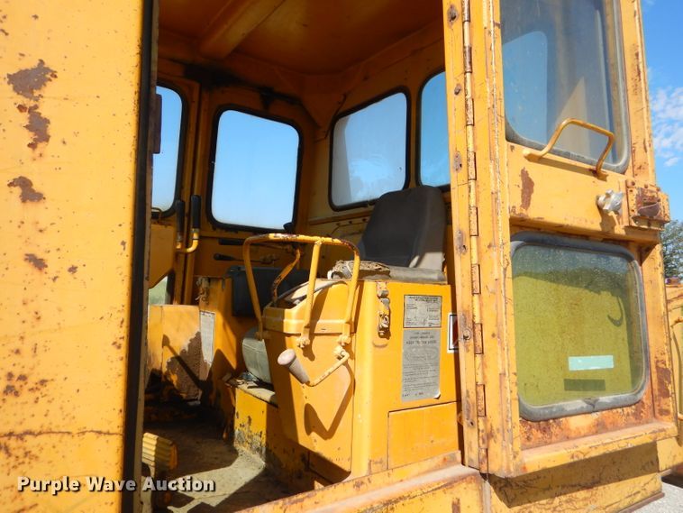 image for item FC9992 1976 Caterpillar D5 dozer