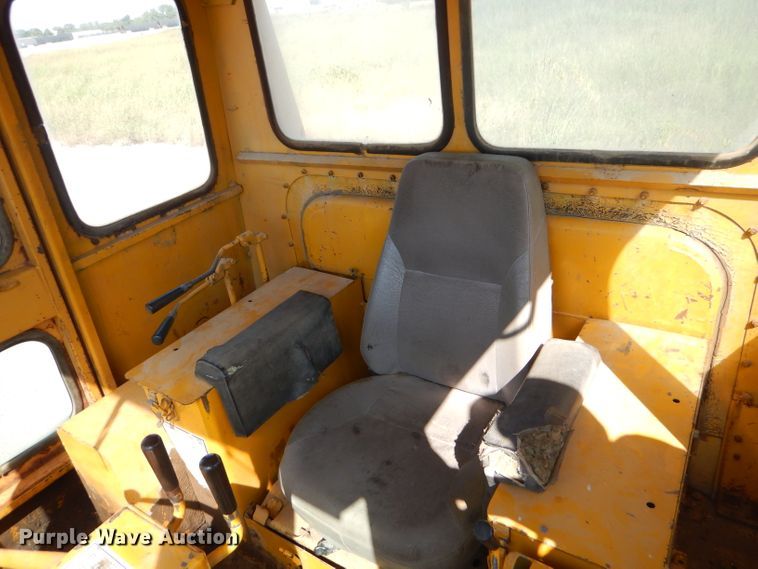 image for item FC9992 1976 Caterpillar D5 dozer