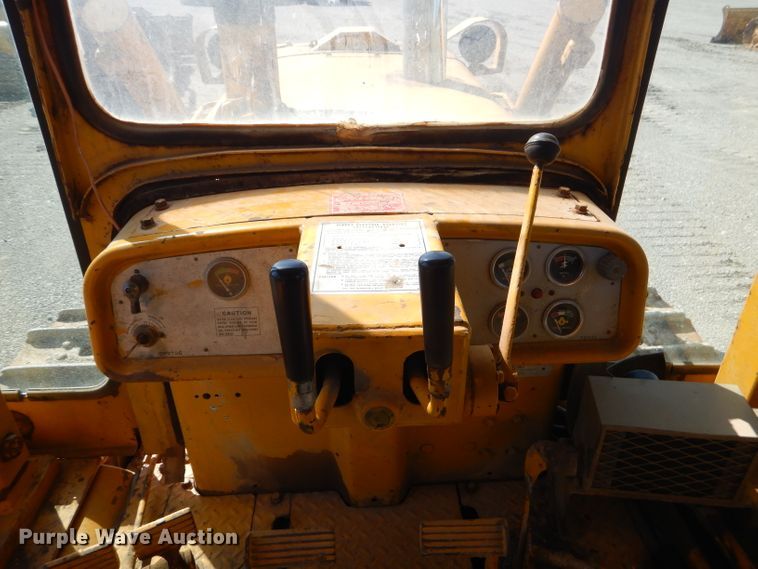 image for item FC9992 1976 Caterpillar D5 dozer