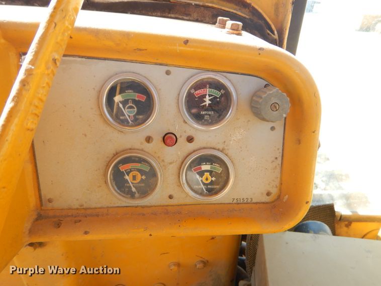 image for item FC9992 1976 Caterpillar D5 dozer