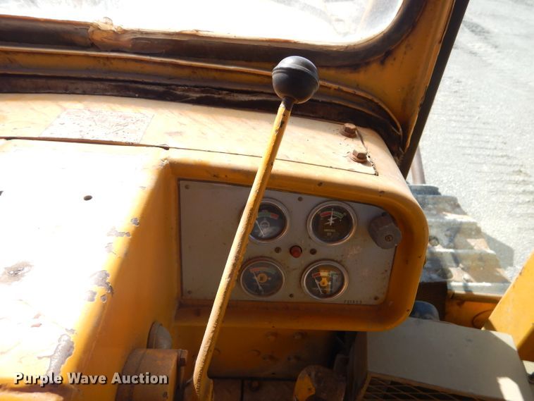 image for item FC9992 1976 Caterpillar D5 dozer