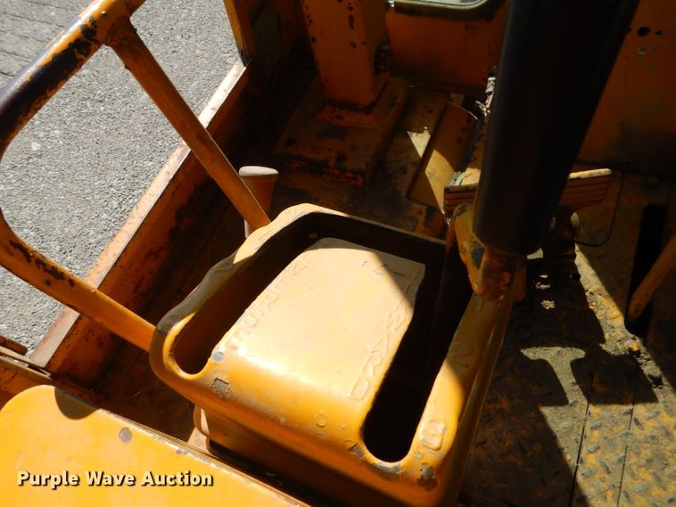 image for item FC9992 1976 Caterpillar D5 dozer