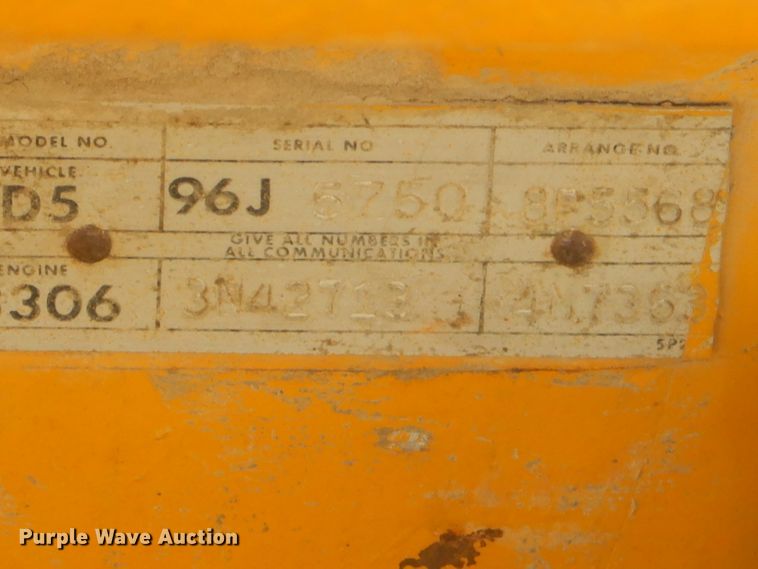 image for item FC9992 1976 Caterpillar D5 dozer