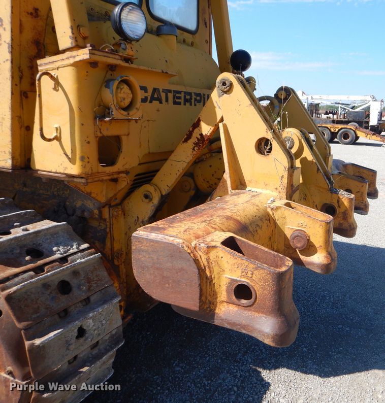 image for item FC9992 1976 Caterpillar D5 dozer